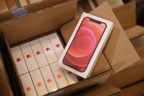 Bên trong kho hàng iPhone 12 trước giờ mở bán tại Việt Nam