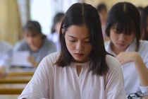 Hoc sinh do xo luyen thi trac nghiem mon Toan hinh anh