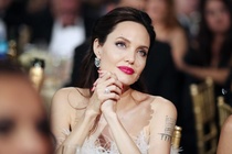 Ly do Angelina Jolie ngung lam dao dien hinh anh