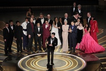 Oscar 2023: 'Everything Everywhere All at Once' thắng Phim xuất sắc