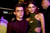 Tom Holland hoc hoi tu Zendaya hinh anh