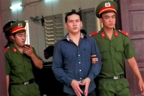 An mang tu tieng net po truoc cong hoi cho hinh anh