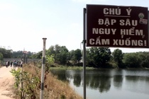Hai chi em thiet mang khi tam ho hinh anh