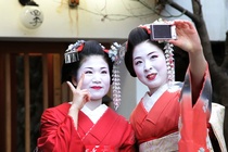 Su that ve geisha thoi hien dai hinh anh