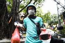 15 ngày giãn cách, nhiều người ở TP.HCM loay hoay vì không biết nấu ăn