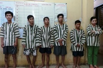 Bat nhom lam gia giay to, lua dao hang tram trieu dong hinh anh