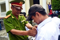 Khoanh khac coi bo ao tu cua pham nhan trai Thu Duc hinh anh