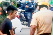 Truy tìm thanh niên tông 2 cảnh sát bị thương