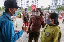 Người Nha Trang dùng phiếu đi siêu thị sau lệnh đóng chợ truyền thống