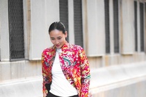 Trang Khiếu nổi bật trên phố. 