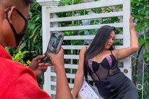 Trao luu tao dang chup anh khi nhan hang online hinh anh