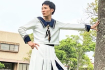 Nam sinh mac vay gay tranh cai o Nhat Ban hinh anh