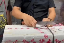 Chu quan Long Chat giai thich dong chu la tren thung dung long xe dieu hinh anh