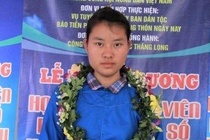 Dự lễ tuyên dương học giỏi, nữ sinh mới biết trượt đại học