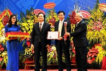 703 nguoi dat chuan chuc danh giao su va pho giao su hinh anh
