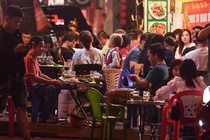 TP.HCM bàn việc đóng cửa quán ăn nhỏ sau khi có thêm ca nhiễm nCoV
