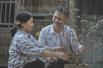 Bo anh 'Me oi! Tet nay con se ve' cua chang trai ngheo hinh anh