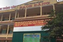 Truong o Hai Phong to chuc cho hoc sinh xem bong da, co vu Olympic VN hinh anh