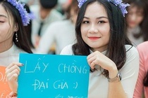 Tho anh buc xuc khi bi ca lop che anh ky yeu xau, doi lai tien hinh anh