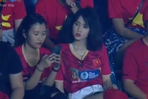 Co gai gay chu y khi xuat hien tren khan dai tran Viet Nam - Jordan hinh anh