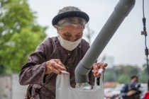 Những suất cơm, gói quà miễn phí ấm lòng trong mùa dịch Covid-19