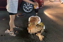 Khoi to vu nu chu tiem spa bi lot do giua pho hinh anh