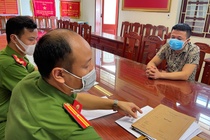 Chu quan karaoke bat giu khach hat no tien hinh anh