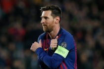 Cu panenka cua Messi mo ty so cho Barcelona nhin tu goc khan dai hinh anh