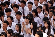 Chay dua vao lop 10 truong top tren hinh anh