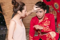 Bảo Anh chăm sóc Hồ Quang Hiếu trong hậu trường