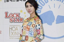Tuong Linh dien ao dai sang Han Quoc ghi hinh cho dai truyen hinh SBS hinh anh