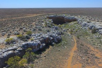 Hang động hơn 20.000 năm tuổi ở Australia bị phá hoại