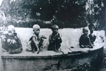 Noi am anh nan doi di vao van chuong nhu the nao? hinh anh