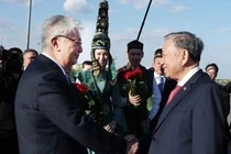 Tong Bi thu va Phu nhan bat dau tham cap Nha nuoc Cong hoa Kazakhstan hinh anh