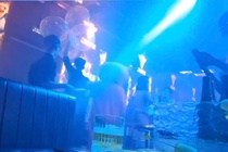 Quan bar lon nhat TP Dien Bien Phu bi rut phep van cho khach nhay nhot hinh anh