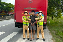 Nghi pham dung dao cuop tai san o Ha Noi, bi bat tren xe vao Nghe An hinh anh