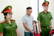 Khoi to tai xe oto tai cho hon 2 tan hang cam hinh anh