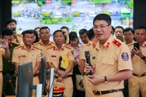 Sap toi, nguoi dan chi can mang the Can cuoc khi tham gia giao thong hinh anh