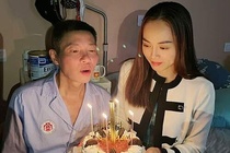 NSND Công Lý đón sinh nhật trong bệnh viện