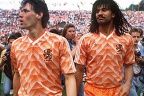Van Basten bị người thầy cũ lừa dối