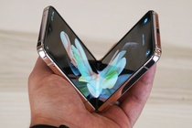Lo ngay ra mat the he Galaxy Z Fold5 hinh anh