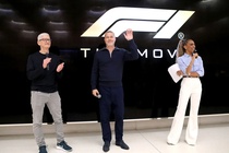Brad Pitt xuat hien cung Tim Cook hinh anh