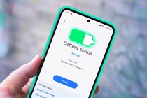 Dien thoai Samsung co tuoi tho pin gap doi iPhone hinh anh