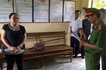 Nhieu nguoi dinh bay lua cua co giao mam non hinh anh