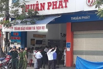 Vat the giong qua min dat truoc cua hang xe may hinh anh