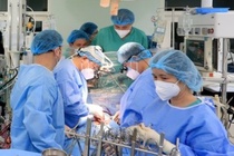 Nguoi dan ong duoc ghep tim sau hon mot nam cho doi hinh anh