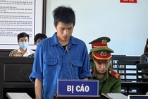 Lanh an 3 nam tu vi cam dao chem nguoi giua duong hinh anh