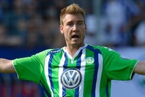 Bendtner va nhung cau thu mang so ao ky la trong bong da hinh anh