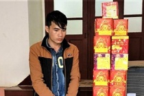 Kẻ buôn pháo lao xe vào cảnh sát
