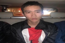 Nam thanh nien cam dao chan duong cuop tai san giua trua hinh anh